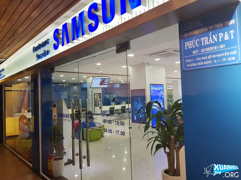 Đại lý bảo hành được ủy quyền của Samsung - Được ghi rất rõ trên bảng xanh của ngay cửa vào
