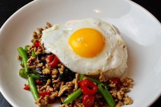 Ăn sập Bangkok với Pad Gaprao cay xé lưỡi: Liệu có đáng thử?