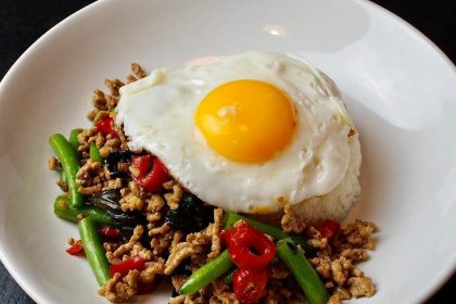 Ăn sập Bangkok với Pad Gaprao cay xé lưỡi: Liệu có đáng thử?