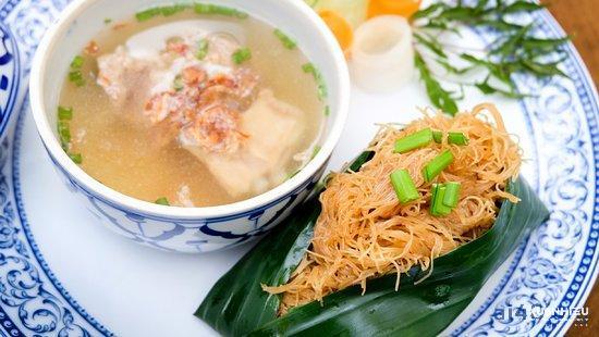 Phuket: Oanh tạc chợ Cham Cha, ăn sập thế giới ẩm thực đường phố!