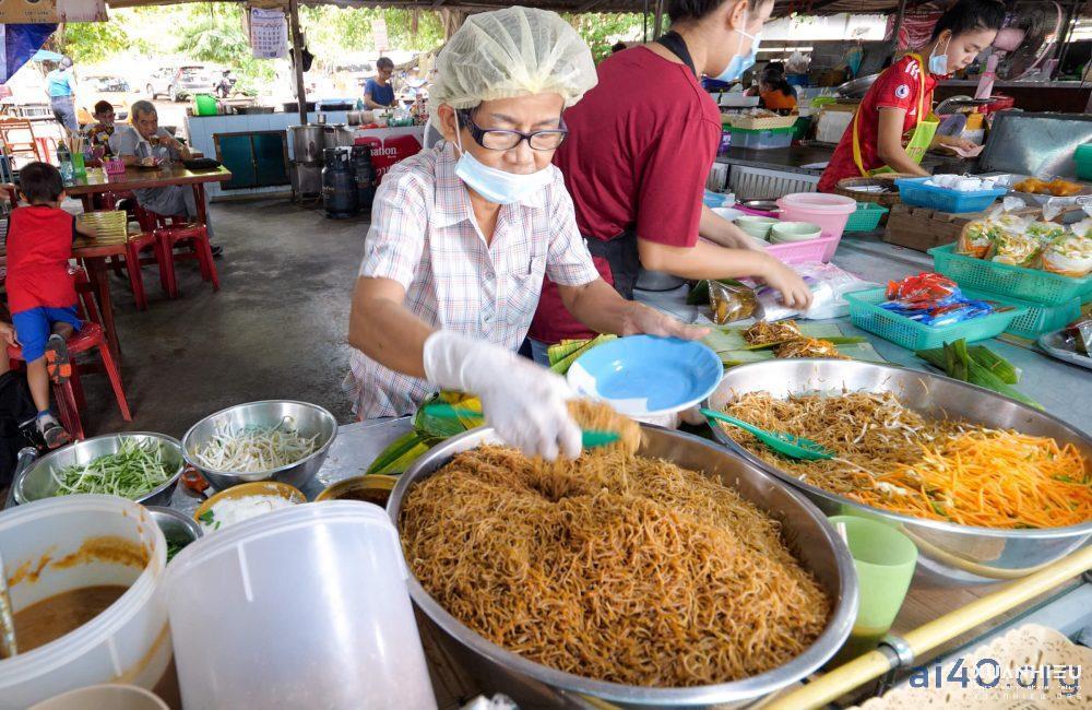Phuket: Oanh tạc chợ Cham Cha, ăn sập thế giới ẩm thực đường phố!