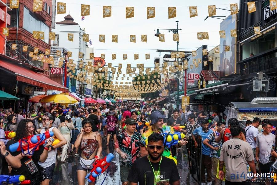 Songkran: Ăn gì để ‘quẩy’ hết mình lễ hội té nước Thái Lan?