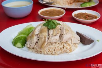 Khao Man Gai: Bí quyết nấu chuẩn vị Thái ngay tại nhà!